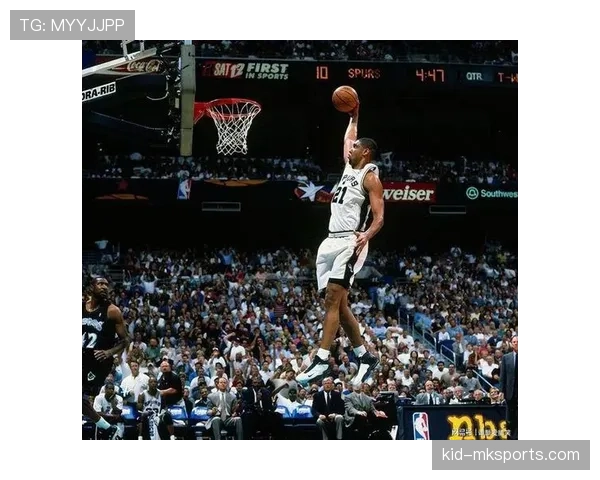 大卫·罗宾逊内线统治力拉开空间，高效输出改变攻防节奏