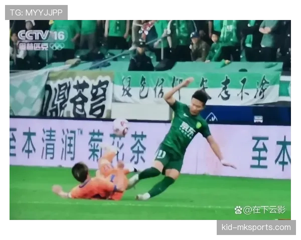 铲球后带人算犯规吗？裁判判罚逻辑全解析